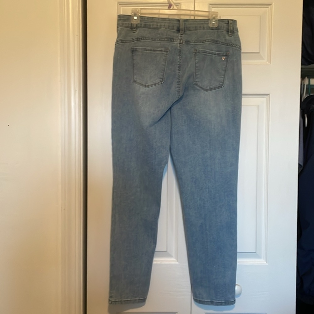 Women’s Sz 12 Charlie faded embroidered jeans. Pink flowers on front denim taper - Picture 7 of 8